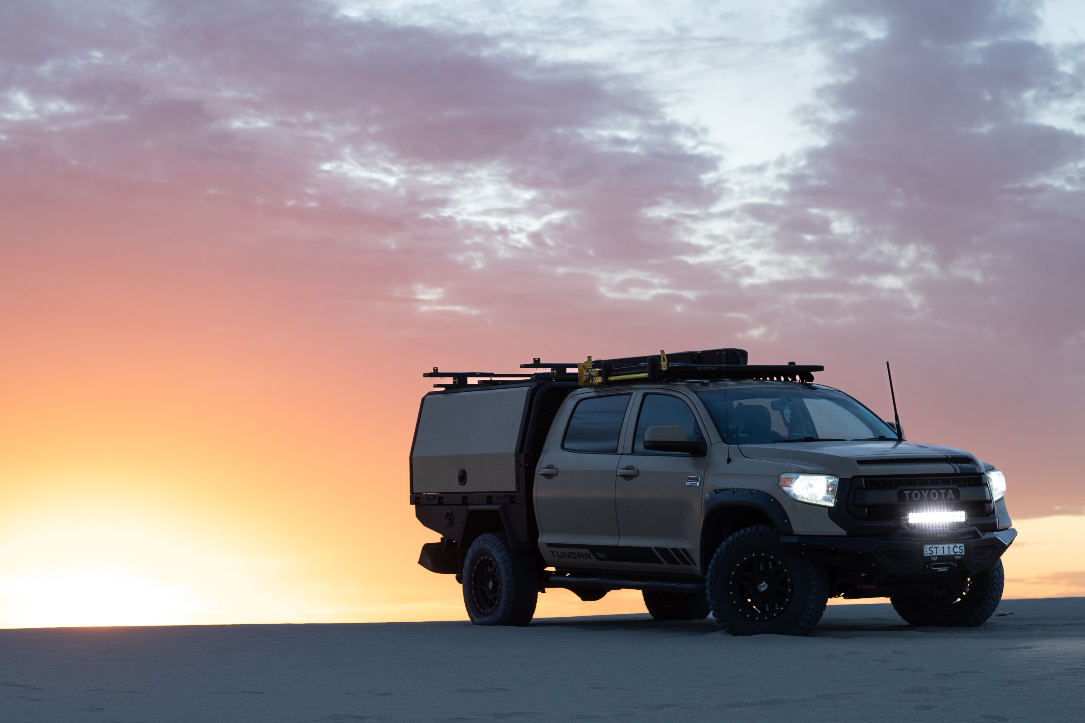 TRAY & CANOPY - 2014 TOYOTA TUNDRA